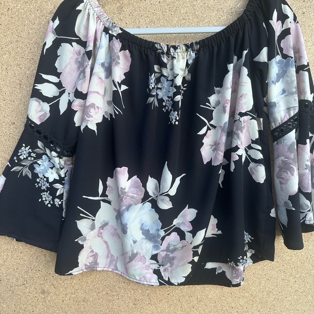 Floral Off-Shoulder Black Top Peplum Sleeve Ariella Size Medium